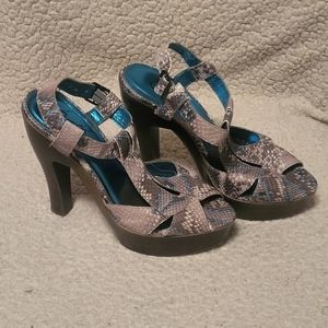 Carlos Cavort Turquoise Platform Sandal  size 6.5M